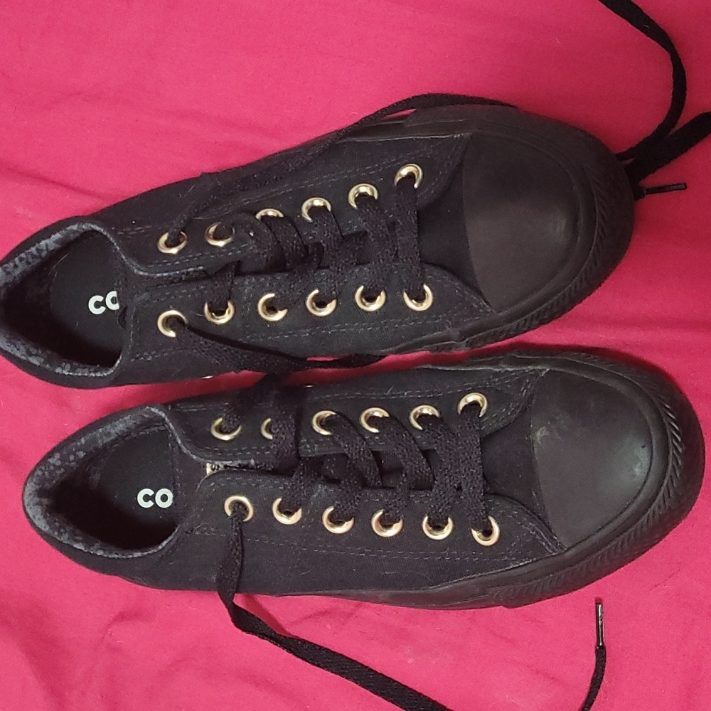 All black low top converse Size 6